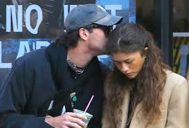 Zendaya and jacob elordi further fuel romance rumors in the big apple. Zendaya And Jacob Elordi Take Their Relationship Public With Pda In Nyc