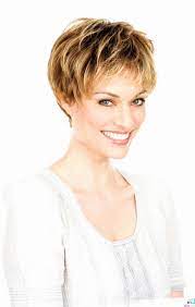 Tresse sur le côté pour les cheveux courts. Modele De Coiffure Sur Cheveux Court