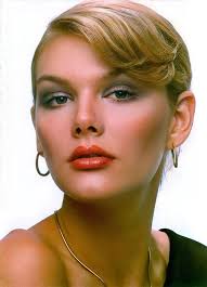 Melissa Halstead's Instagram, Twitter & Facebook