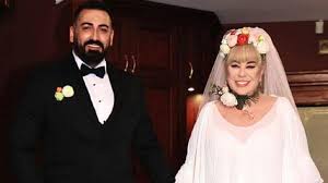 Zerrin özer'in eşi murat akıncı'nın eski sevgilisi tüm kirli çamaşırları müge ve gülşen'in sunduğu 2 sosyal medyadan kadınlarla tanışıyor ve onlardan para istiyor, birçok kadını dolandırdı annesi ile. Zerrin Ozer Hakkinda Bilgi