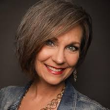 Leena Peters's Instagram, Twitter & Facebook