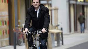Eric piolle et gérald darmanin tentent de s'entendre. Pres De Lyon Eric Piolle Le Maire Eelv De Grenoble Place En Garde A Vue