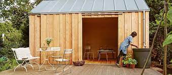 Sie sind auch in imprägnierten und damit relativ wasserfesten ausführungen für das bad erhältlich. Fassade Mit Holz Verkleiden Das Haus Haus Fassade Gartenhaus Holz