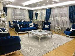 Oymalar Varaklar Aynalar Tum Detaylariyla Klasik Ve Goz Alici Bir Dekor Alici Aynalar Bir D Luks Oturma Odalari Tasarim Oda Oturma Odasi Tasarimlari