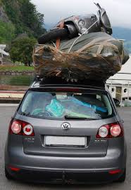 Schweiz Roller Auf Dem Dach Polizei Stoppt Vollig Uberladenen Golf Spiegel Online Roller Autos Fahren