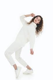 I would like to have the background a plain solid white with another alternative is to make a framelayout file which you always use in setcontentview() and which has your background color (as per option 1). How To Capture Portraits With A Pure White Background