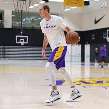 You can find an assortment of high end brands such as cesare attolini, orazio luciano and alden next to more casual brands like aspesi, superga. We Workin Alex Caruso Los Angeles Lakers Facebook