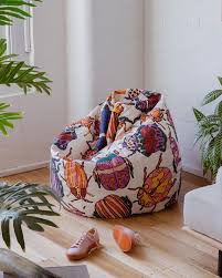 Ruang tamu itu identik dengan adanya sofa atau kursi. 22 Desain Ruang Keluarga Tanpa Sofa Inspirasi 2021