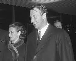 Sonja (born sonja haraldsen on 4 july 1937) is the queen consort of norway since 17 january 1991 as the wife of king harald v. 8 Femei ObiÈnuite Care Contrar TradiÈiei S Au CÄsÄtorit Cu Regi Fasingur Me