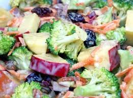 La Recette Facile De La Salade Cremeuse De Pommes Et Brocoli Recipe Recipes Apple Salad Recipes Broccoli