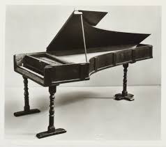 Fie că îți dorești să fii un muzician profesionist, fie că vrei să înveți pentru tine, instrumentele cu clapesunt o variantă extrem de bună. LecÈ›ia De Spre Pian Revista Din Lemn