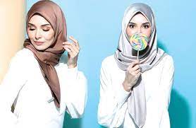 Cara pakai tudung bawal simple ini sebenarnya bisa dipraktekkan dengan menggunakan kerudung segi empat yang dilipat menjadi persegi panjang. Suntikan Segar Tudung Bawal