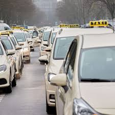 Did you appreciate the quality of our service ? Munchen Taxi Demo Mit Auto Korso Wegen Corona Personenbeforderungsgesetz Munchen