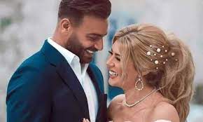 كشفت صحف مصرية أن أبو جبل حارس مرمى منتخب مصر يرفض الرد على التصريحات الأخيرة لزوجته الجزائرية سمارة يحيى تجنبا للفتنة. Ø²ÙˆØ¬Ø© Ø£Ø¨Ùˆ Ø¬Ø¨Ù„ Ø§Ù„Ø¬Ø²Ø§Ø¦Ø±ÙŠØ© Ø¨Ø¹Ø¯ Ø´Ø§Ø¦Ø¹Ø§Øª Ø·Ù„Ø§Ù‚Ù‡Ø§ Ø£Ù†Ø§ Ù…ØµØ¯ÙˆÙ…Ø© ØµÙˆØ±Ø© Ø§Ù„Ù‚Ø¯Ø³ Ø§Ù„Ø¹Ø±Ø¨ÙŠ