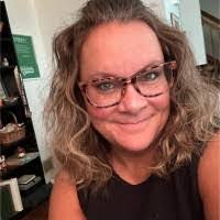 Stephanie Batey's Instagram, Twitter & Facebook