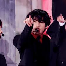 Https Lovevnart Files Wordpress Com 2019 12 Sbsgd19 7 Gif W 600 Kim Taehyung Kpop Guys Taehyung