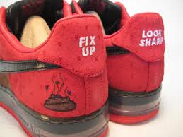 Aunque este modelo no sobresale por su diseño o innovación, fue conveniente para el lanzamiento del próximo disco del rapero. Dizzee Rascal X Nike Air Force 1 Unreleased Sample Sneakernews Com