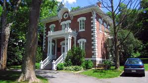 La Maison Wilfrid Laurier Est Une Residence D Esprit Victorien Erigee A Victoriaville En 1876 Pour Le Septieme Premier Ministre Du Maison Quebec Quebec Maison