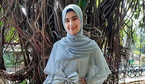 Terlepas dari konflik masalah usia kehamilan nadya mustika, perempuan yang baru lulus kuliah pada 3 september. Kabar Kehamilan Kembali Disinggung Nadya Istri Da Jawab Begini