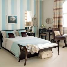 70 Ideen Fur Wandgestaltung Beispiele Wie Sie Den Raum Aufwerten Spring Bedroom Decor Simple Bedroom Brown Bedroom