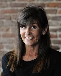 Elizabeth Ragsdale's Instagram, Twitter & Facebook