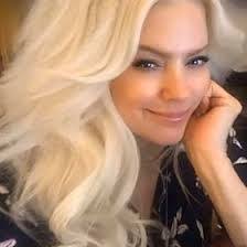 Holly Kulp's Instagram, Twitter & Facebook