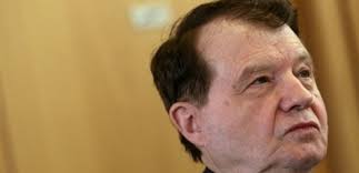 Luc montagnier est lauréat de la médaille d'argent du cnrs, il a reçu le prix albert lasker en 1986, les prix galien, jeantet, korber, et le prix prince des asturies de science avec robert gallo en 2000. Il Faut Preparer Nos Systemes Immunitaires