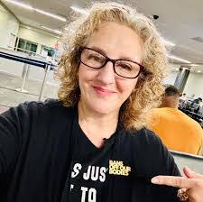 Elisabeth Young's Instagram, Twitter & Facebook