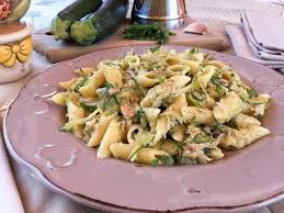 Pasta Zucchine E Tonno Kikakitchen Ricetta Ricette Pasta Con Le Zucchine Primi Piatti Di Pasta