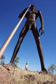 Local sculptor, mark egan, based him on a traditional man from the local anmatjere tribe, and worked on him for a year before he was erected in 2005, attracting people to stop at the roadhouse underneath him. Elundsten Roadtrip Till Alice Springs