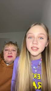 Lindsey Hillier's Instagram, Twitter & Facebook