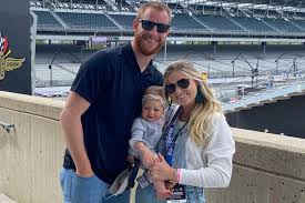 Šest dní po narození zemřel jeho syn viggo. Colts Quarterback Carson Wentz And Wife Madison Expecting Baby No 2 People Com