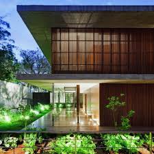 La Maison Toblerone Au Bresil Un Cocon De Bois Et De Verre Floriane Lemarie In 2020 Architecture House Design Wooden Facade