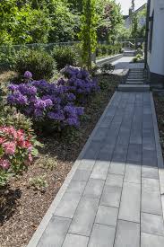Wege Rinn Betonsteine Und Natursteine Garten Vorgarten Anlegen Garten Ideen