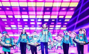 Один з учасників гурту захворів на коронавірус, тому глядачі побачили запис резервного відео. Qswknsksvyx5km