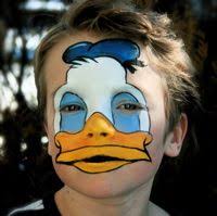 Schminken Sie Die Beruhmteste Ente Der Welt Kinderschminken Anleitung Beispiel Mit Schminktipps Kinderschminken Kinder Schminken Einfache Gesichtsmalerei