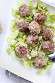 Boulettes De Boeuf A La Feta Raisins Secs Et Boulgour Chefnini Recette Boulettes De Boeuf Recette Boulette De Boeuf Boulette