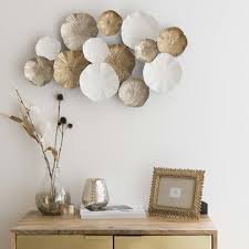 Wanddekoration Wanddekowohnzimmer Wanddeko Aus Metall Weiss Und Goldfarben 45x69 Maisons Du Monde Wanddeko Metall Wanddekoration Schmetterlingswanddekor