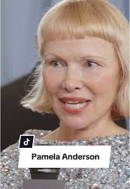 #pamelaanderson loves wearing less #makeup. #voguegermany #MetGala  #metgala2025 #pamela #pamelaanderson #pamelaandersonedit  #pamelaandersonhair #pamelaandersonmakeup