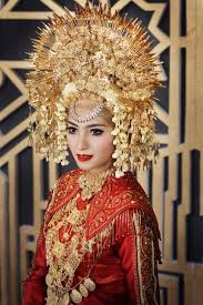 Terdapat tips dalam memadupadankan hijab dengan busana pernikahan, sehingga cocok dikenakan. 11 Modifikasi Hijab Untuk Riasan Tradisonal Pengantin Nusantara Tak Perlu Sampai Dilepas Lah