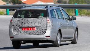 Designul barelor de protecție față și spate accentuează impresia de robustețe pe care o degajă vehiculele. Imagini Spion Cum AratÄƒ Noile Modele Dacia Logan Si Logan Mcv ModificÄƒri Importante