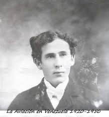 Frank Edward Boland, nacido Rahway, Nueva Jersey, el 31 de julio de 1873,  antes de convertirse en aviador, junto con sus hermanos Joseph y James, se  dedicaba a la reparación y venta