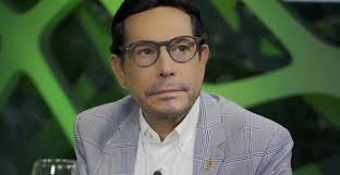 Joven que no quiso vacunarse, recibe un trasplante doble de pulmón