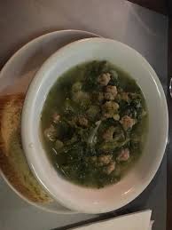 La sera prima avrete messo in acqua i fagioli che cuocerete. Zuppa Di Scarola E Polpettine Picture Of Il Cantinone Rionero In Vulture Tripadvisor