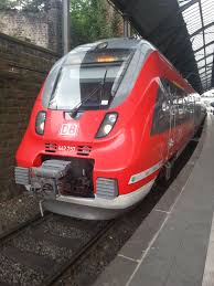 Estacao Central De Aachen Alemanha Um Expresso Regional Re9 Da Rota Rhein Sieg Um Bombardier Talent 2 Pronto Para A Partida Eisenbahn Deutsche Bahn Fahren