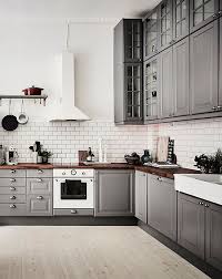 L Shaped Kitchen Layout Grey White Design Concept Kitchen Layout Kitchen Renovation White Kitchen Design