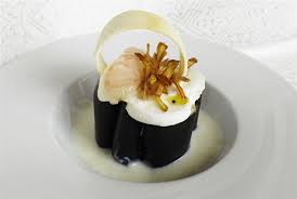 Paccheri fritti ripieni di pesce. Paccheri Ripieni Di Mousse Di Carciofi Scampi E Mozzarella Di Bufala Su Crema Di Parmigiano