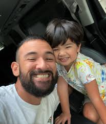 Terdahulu, nabila sah bercerai dengan manakala, rumah tangga engku emran dan laudya cynthia bella hanya mampu bertahan dua tahun selepas mengesahkan sudah bercerai pada julai tahun lalu. Nabila Dikatakan Bercinta Dengan Engku Emran Ini Respon Sharnaaz Ahmad Nota Kata