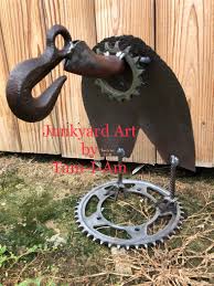 Junkyard Art By Tam I Am Repurposed Shovel Sprocket And Chain Hook Welded Together To Make This Vulture Scrap Me Metal Art Scrap Metal Art Junk Metal Art