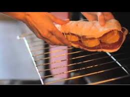 Sortir le paletot et désosser les cuisses et les ailes de manière à n'avoir plus que la peau et la viande d'un seul vérifier et arroser régulièrement. Roti De Magret De Canard Au Foie Gras Et Aux Abricots Youtube